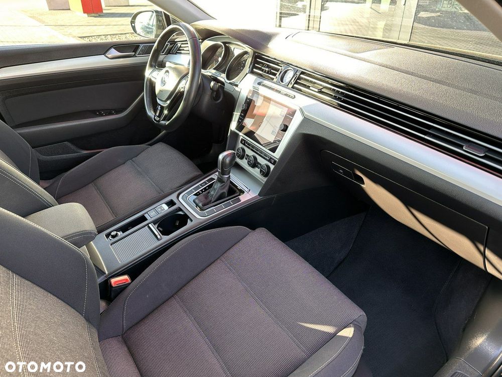 Volkswagen Passat Variant 2.0 TDI SCR DSG - 16