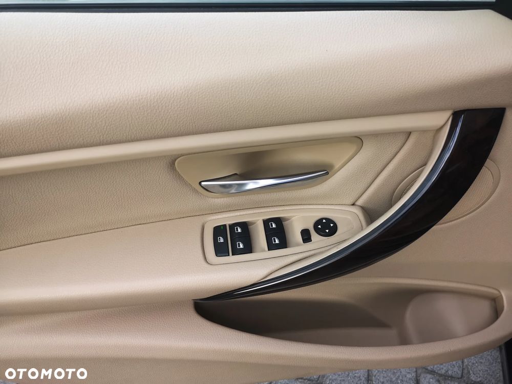 BMW Seria 3 320i Luxury Line - 23