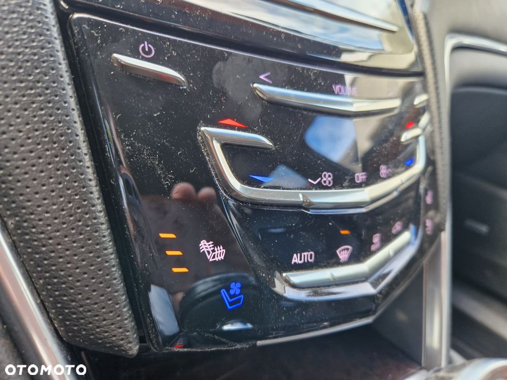 Cadillac XTS - 12