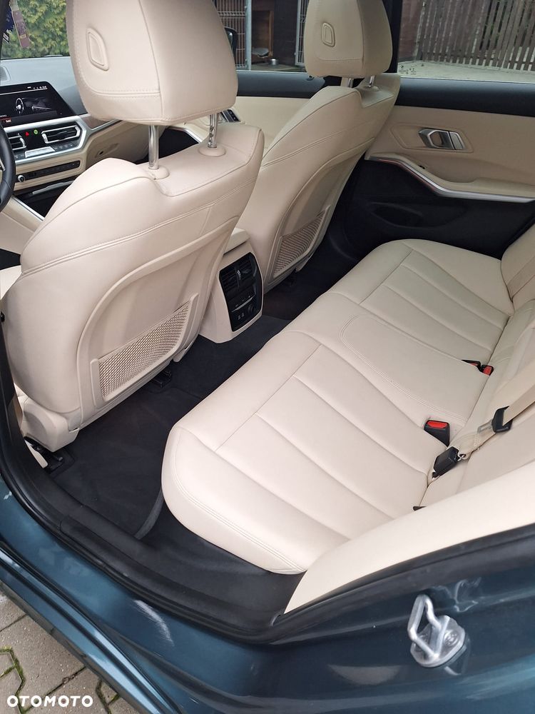 BMW Seria 3 330i Sport Line - 14