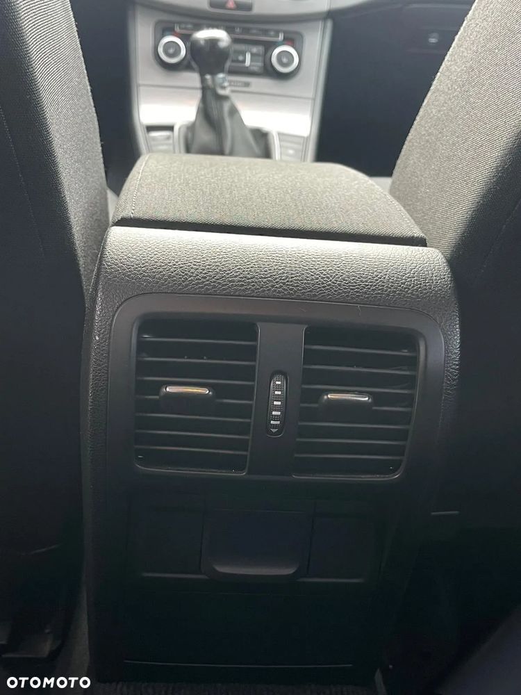 Volkswagen Passat 2.0 TDI Comfortline - 21