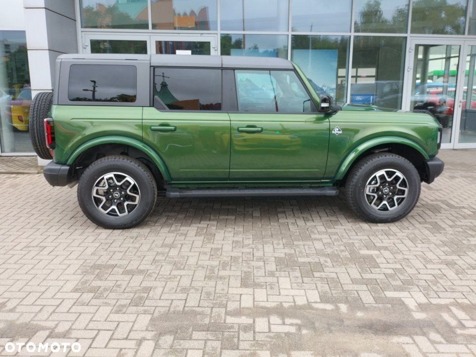 Ford Bronco - 6