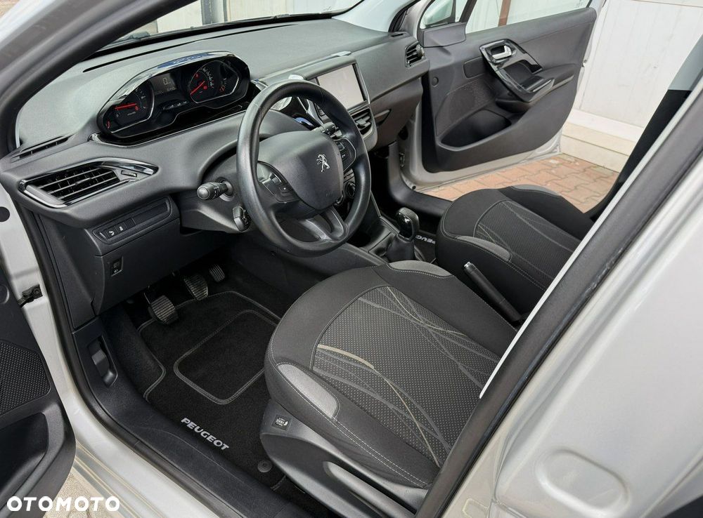 Peugeot 208 PureTech 82 Start & Stop Allure - 17