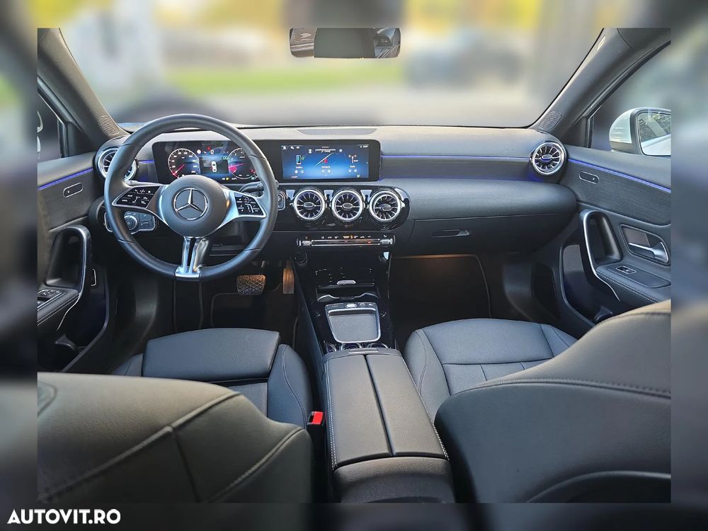 Mercedes-Benz A 200 Sedan MHEV 7G-DCT - 12