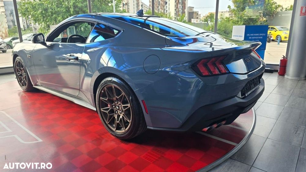 Ford Mustang - 4