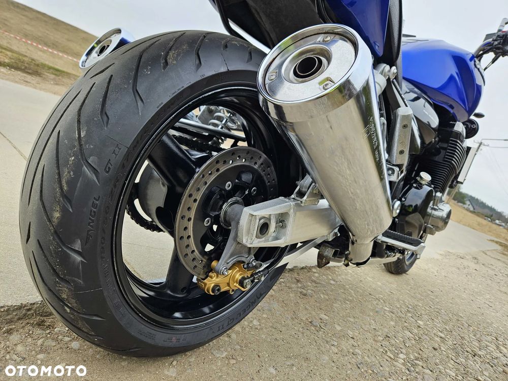 Suzuki GSX - 12