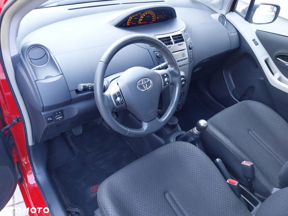 Toyota Yaris 1.0 Terra - 13