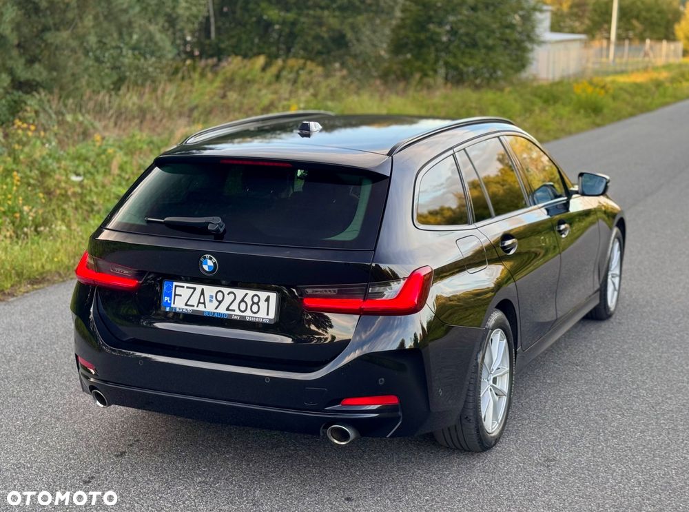 BMW Seria 3 318d Touring Sport Line - 9