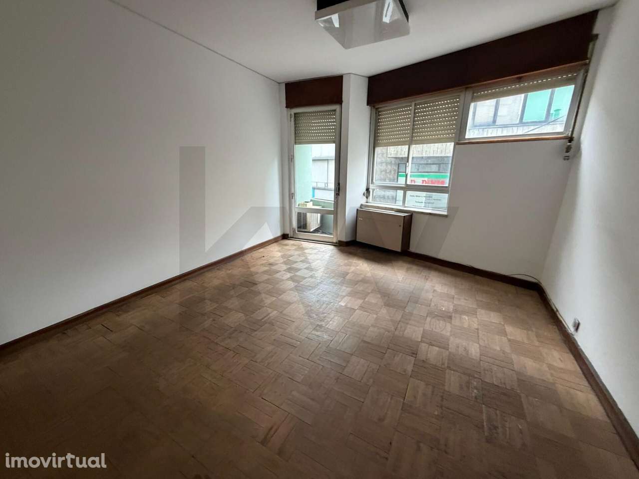 Escritório no 1º andar - possível de ser transformado em habitação - Grande imagem: 5/8