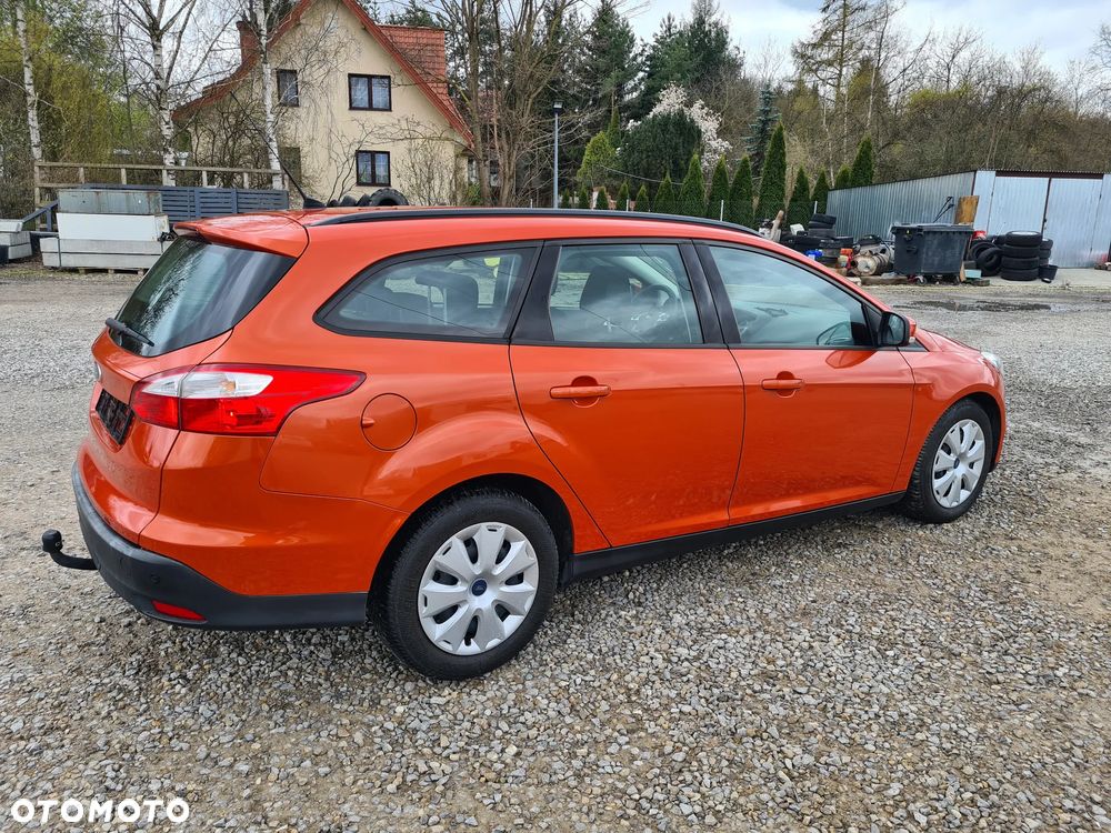 Ford Focus SW - 8