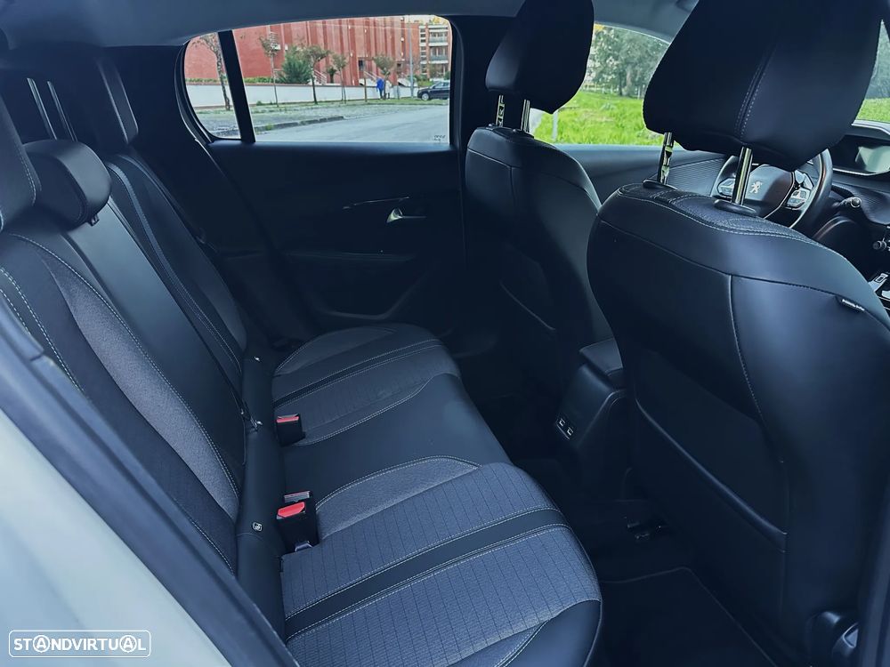 Peugeot e-208 50 kWh Allure Pack - 18