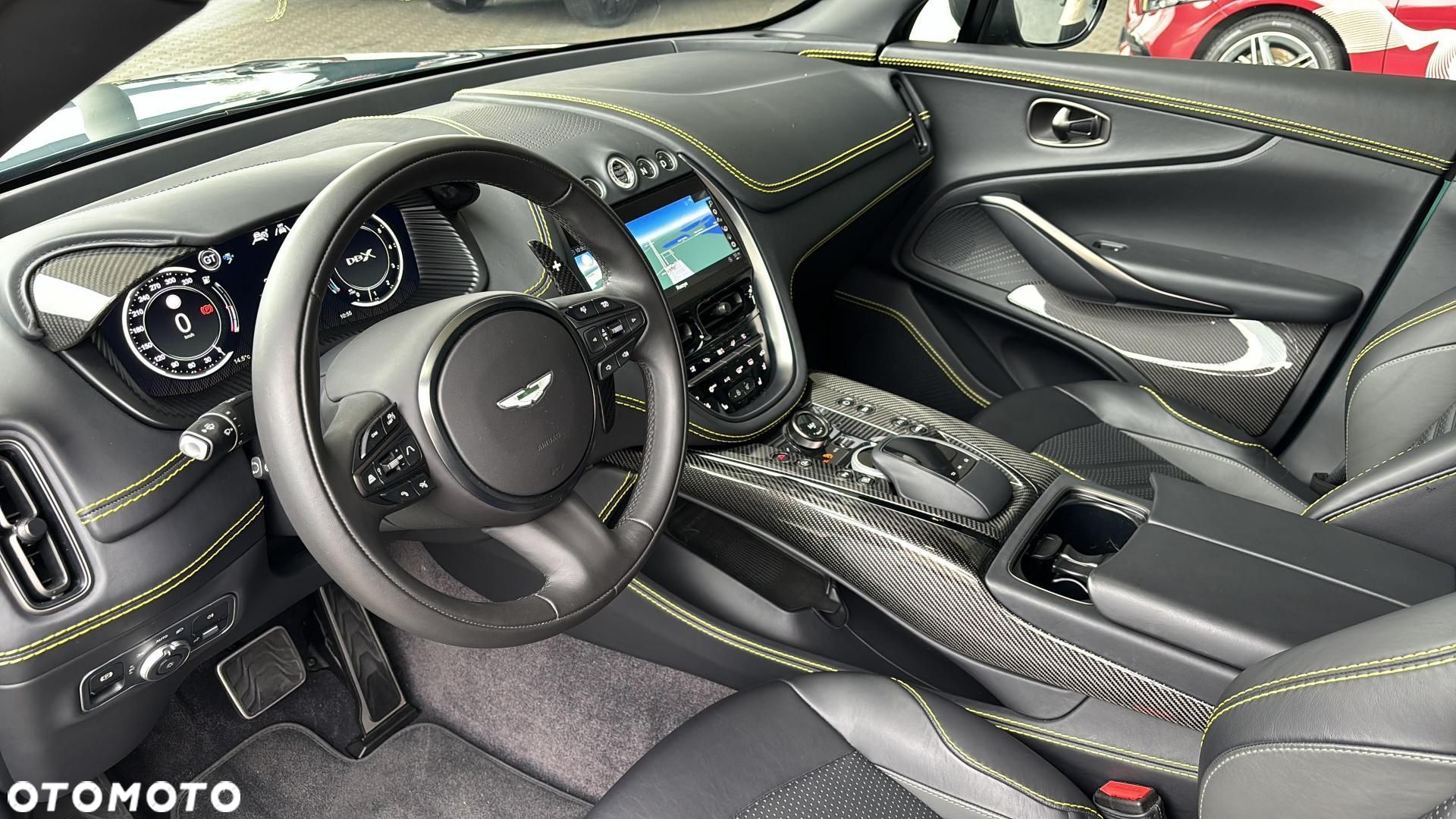 Aston Martin DBX - 14