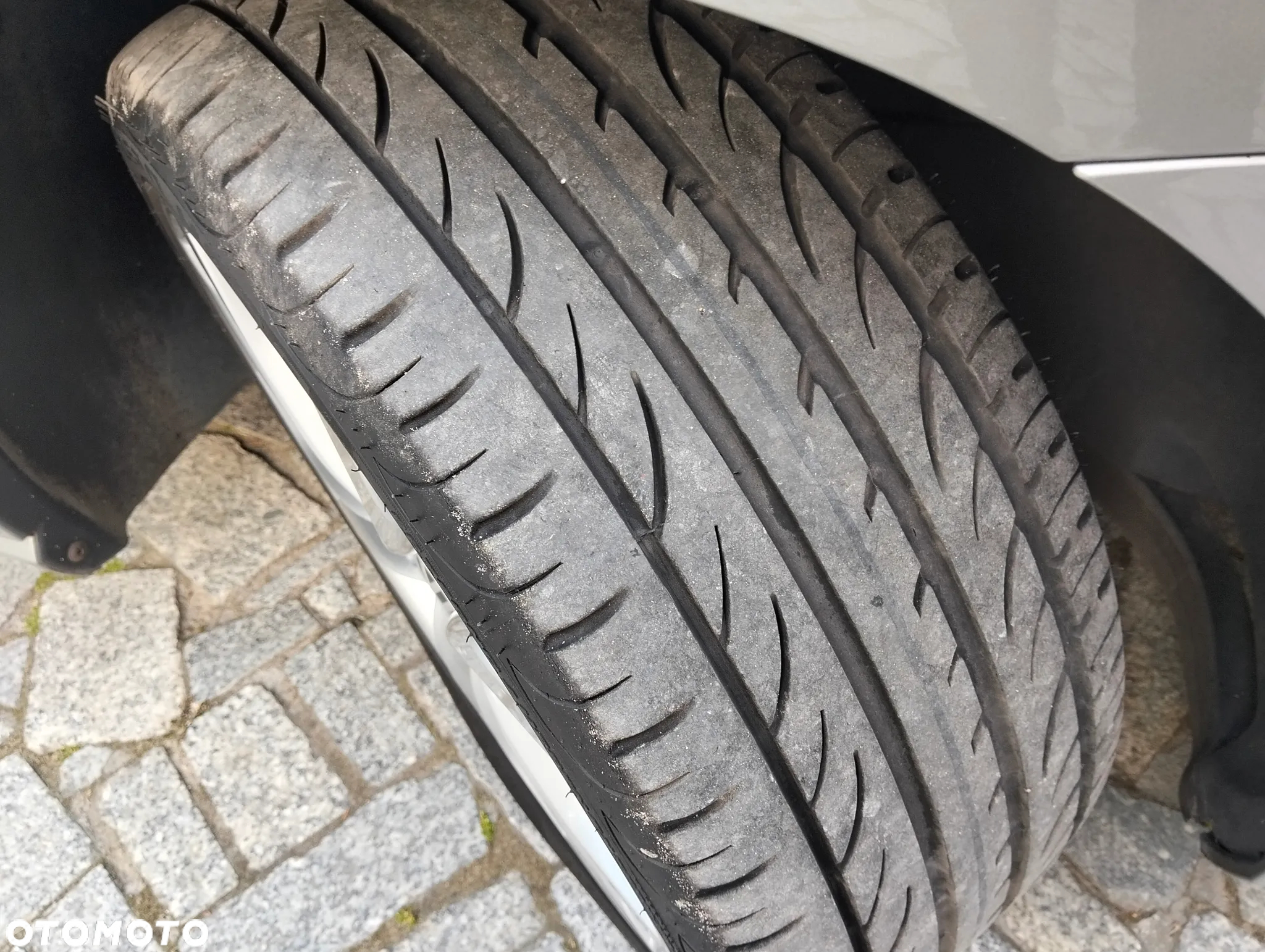 Volkswagen Golf VI 1.6 TDI Highline - 28