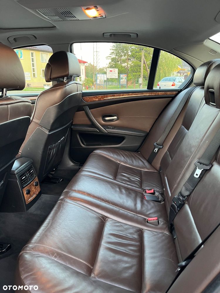 BMW Seria 5 525d - 9