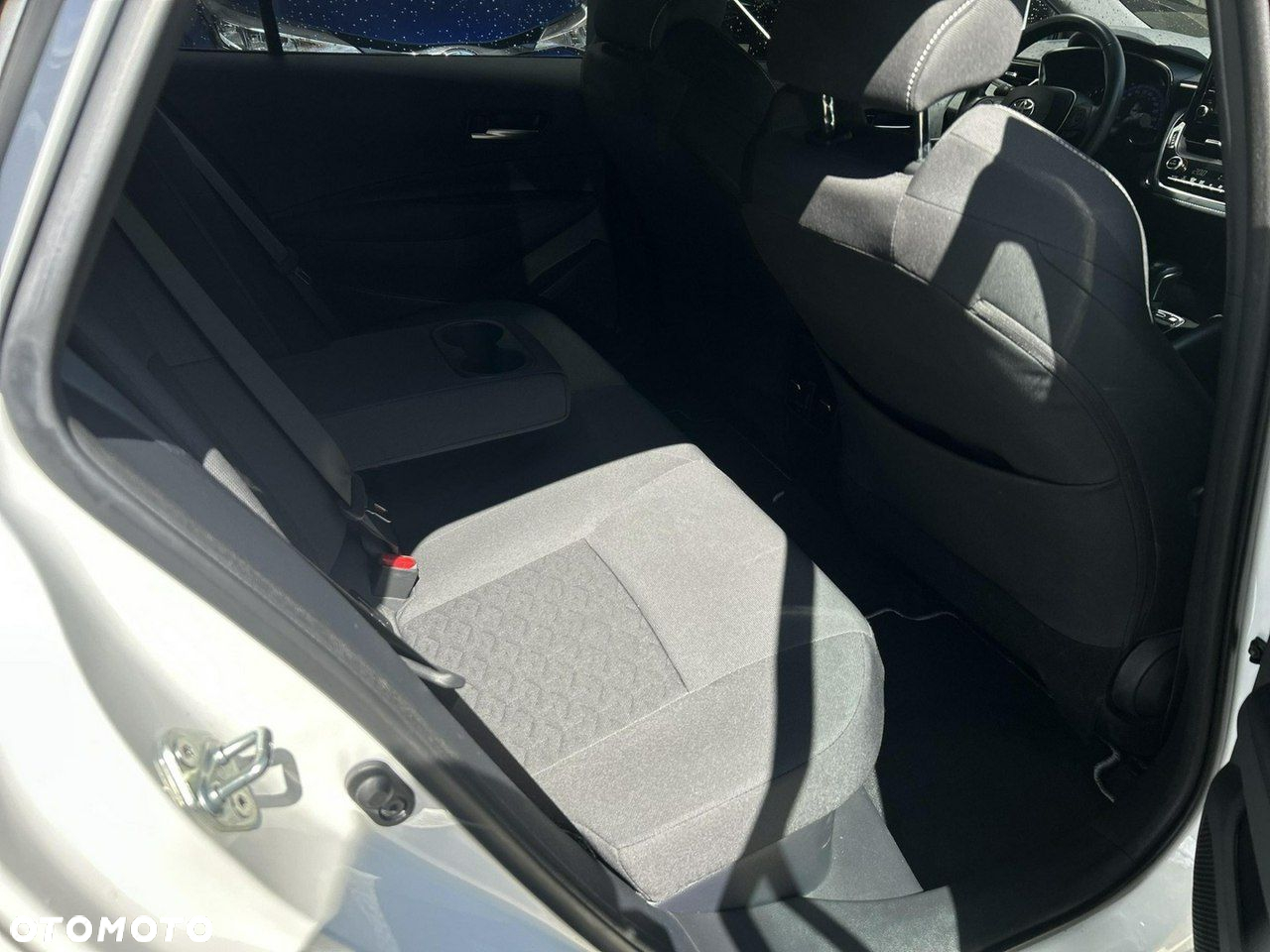 Toyota Corolla 1.8 Hybrid Comfort - 13
