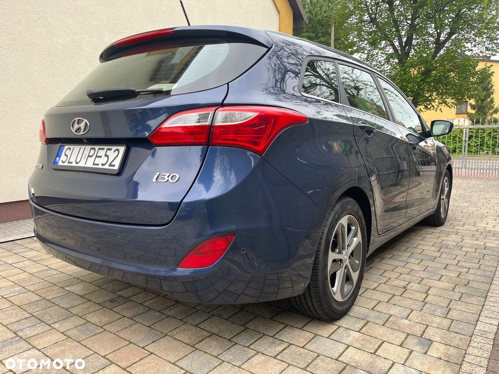 Hyundai i30 blue Kombi 1.6 CRDi Style - 12