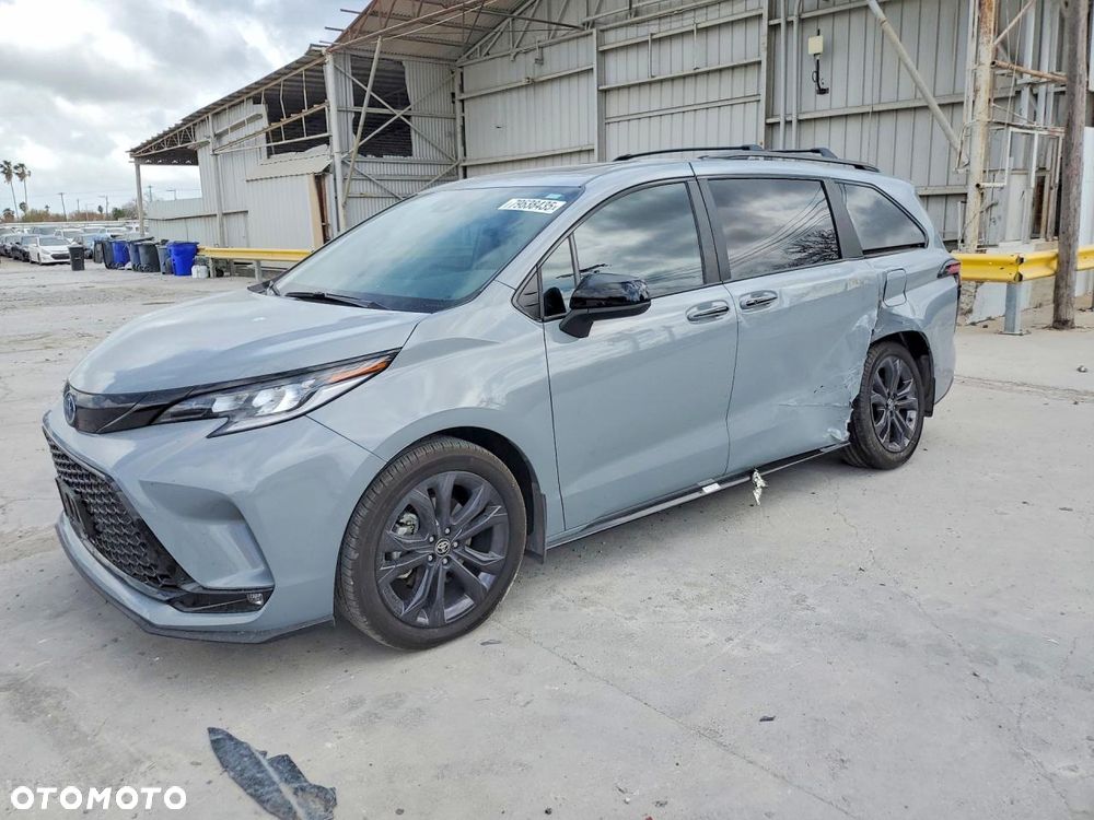 Toyota Sienna - 2
