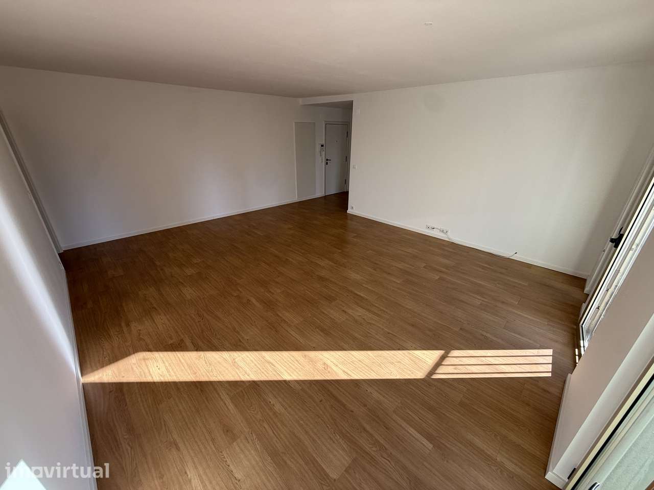 Apartamento T2, luminoso, com 95 m², garagem em Entrecampos - Grande imagem: 3/17