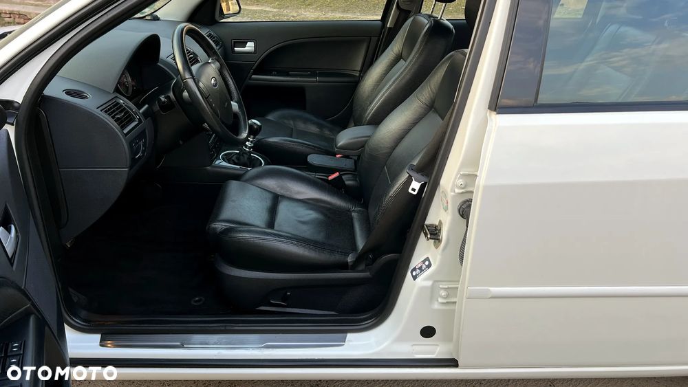 Ford Mondeo 2.5 V6 Ghia - 23