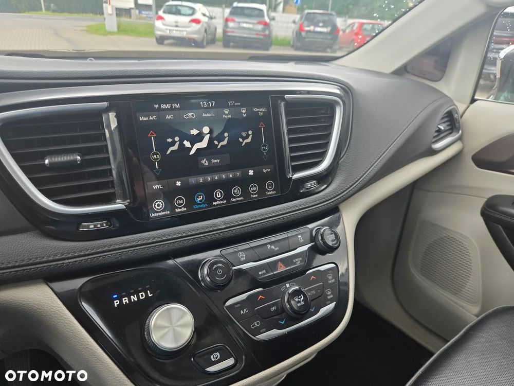 Chrysler Pacifica - 25