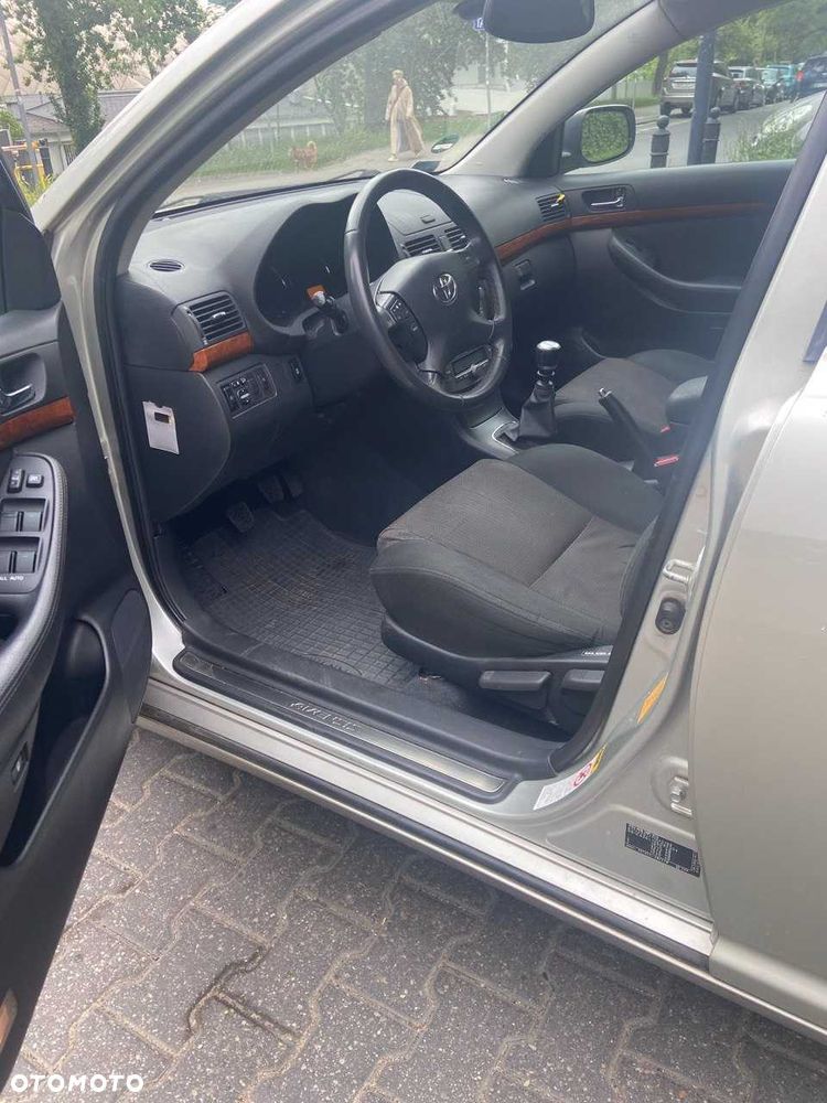 Toyota Avensis - 5