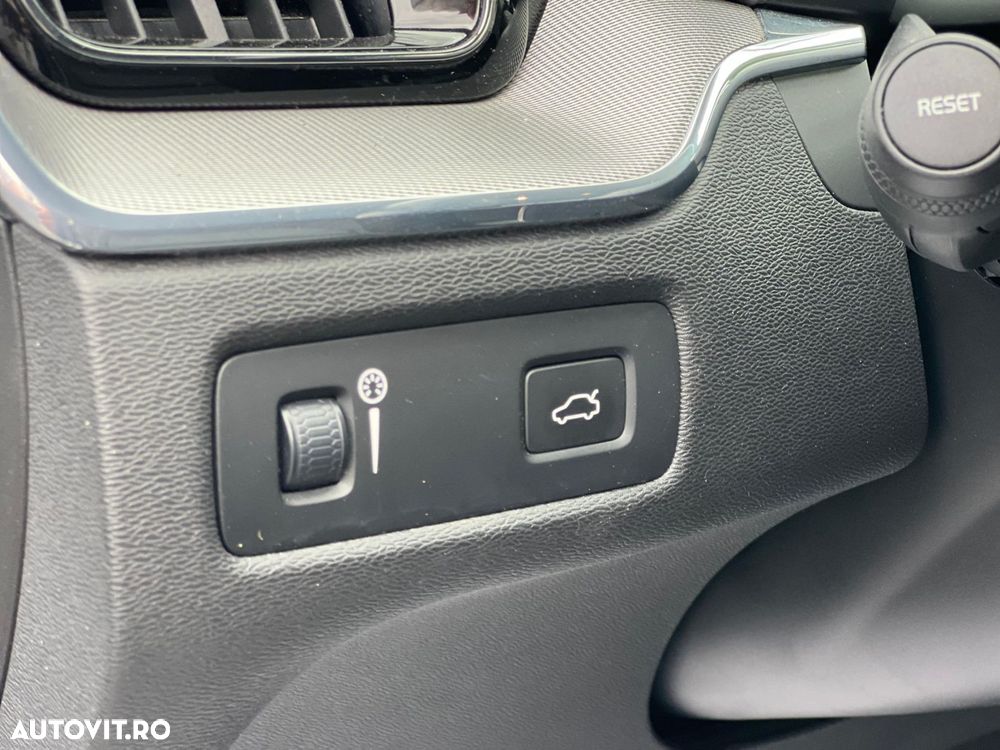 Volvo XC 60 D4 AWD R-Design - 11