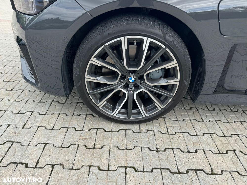 BMW Seria 7 745e - 33