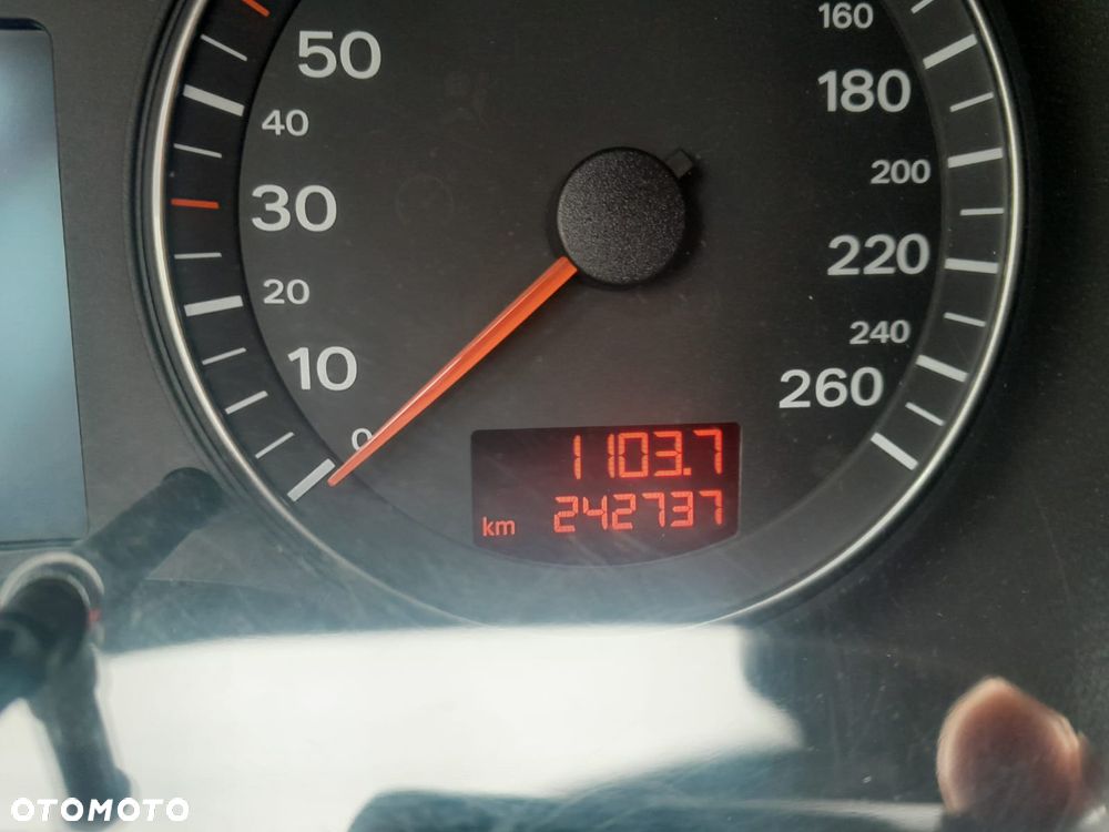 Audi A3 Sportback 2.0 TDI DPF S tronic S line Sportpaket - 13