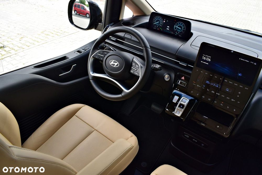 Hyundai Staria - 12