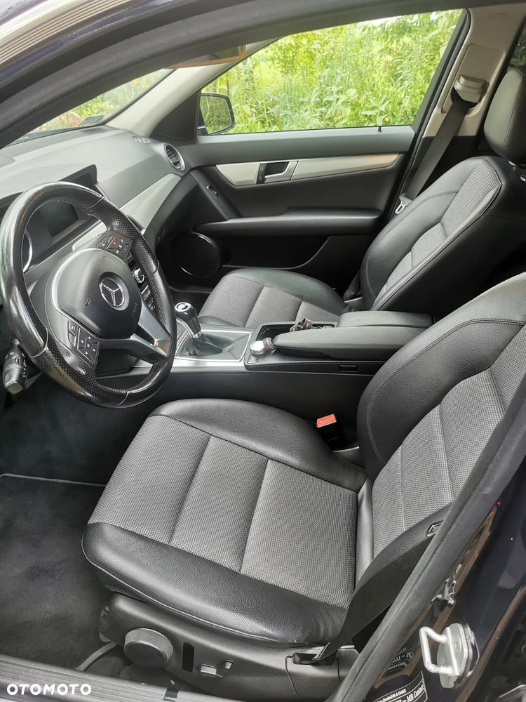 Mercedes-Benz Klasa C 180 CGI BlueEff Avantgarde - 9