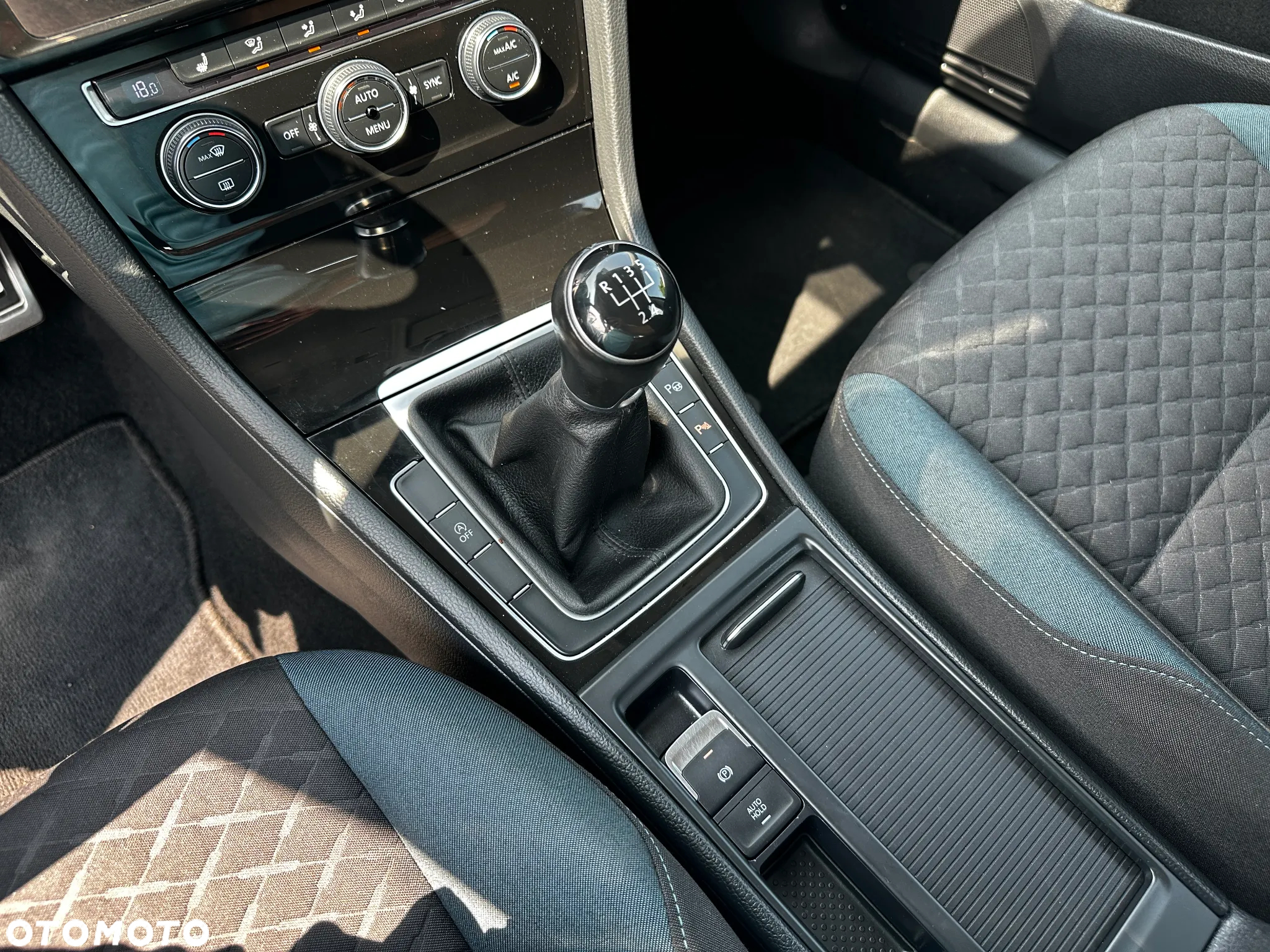 Volkswagen Golf - 17