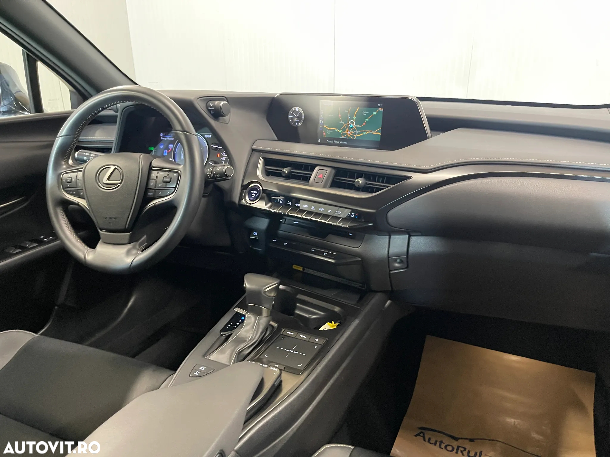 Lexus UX 250h (E-FOUR) Luxury Line - 8
