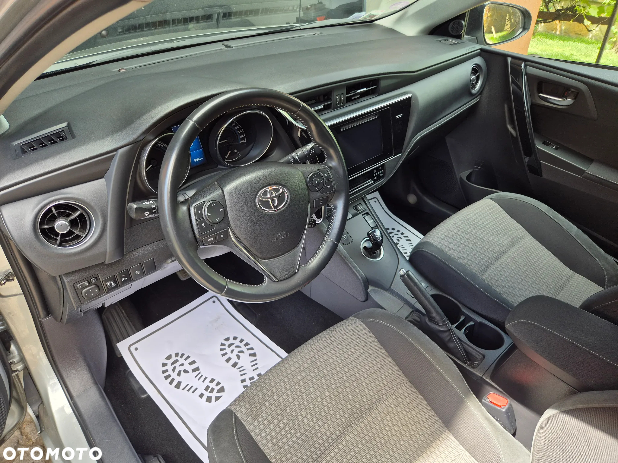 Toyota Auris 1.8 VVT-i Hybrid Automatik Design Edition - 10