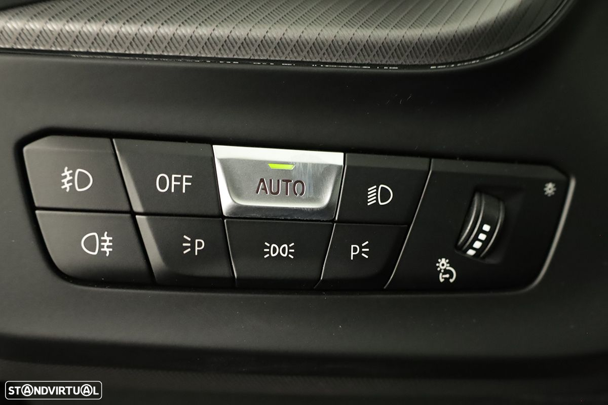 BMW 116 d Pack Desportivo M Auto - 23