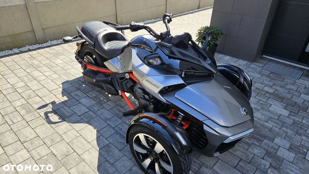Can-Am Spyder - 1