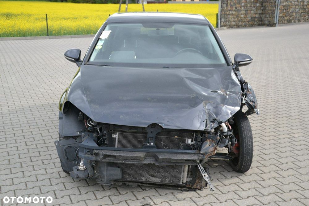 Volkswagen Golf - 2