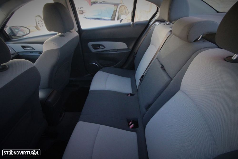 Chevrolet Cruze 1.6 LS - 14