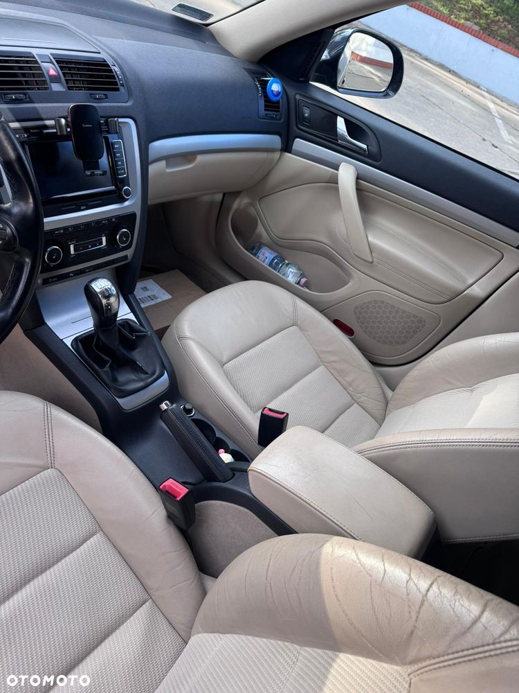 Skoda Octavia 2.0 TDI CR DPF RS - 6