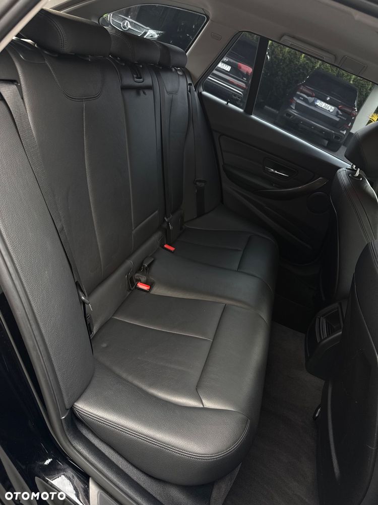 BMW Seria 3 320d Sport Line - 27
