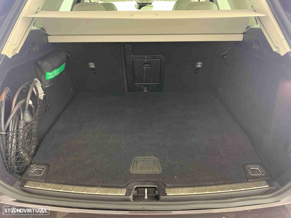 Volvo XC 60 2.0 T6 PHEV Plus Dark AWD - 11