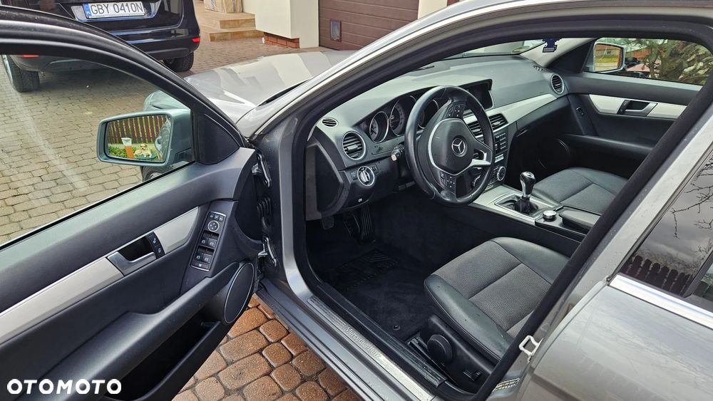 Mercedes-Benz Klasa C 180 Kompressor BlueEFFICIENCY Avantgarde - 16