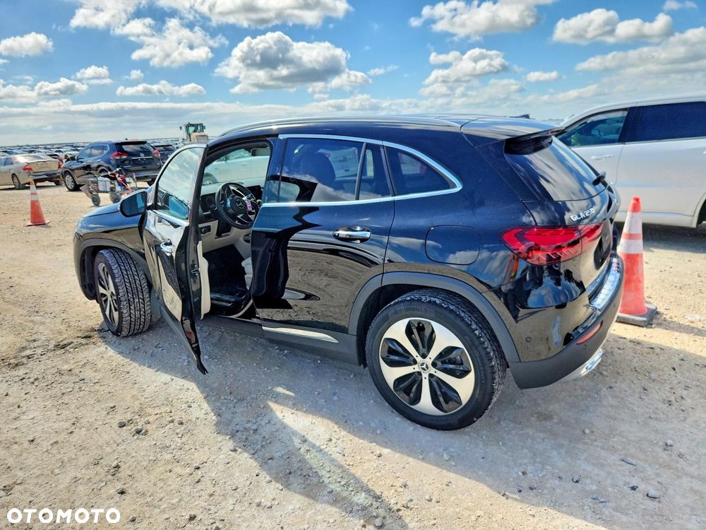 Mercedes-Benz GLA 250 4Matic 8G-DCT - 3