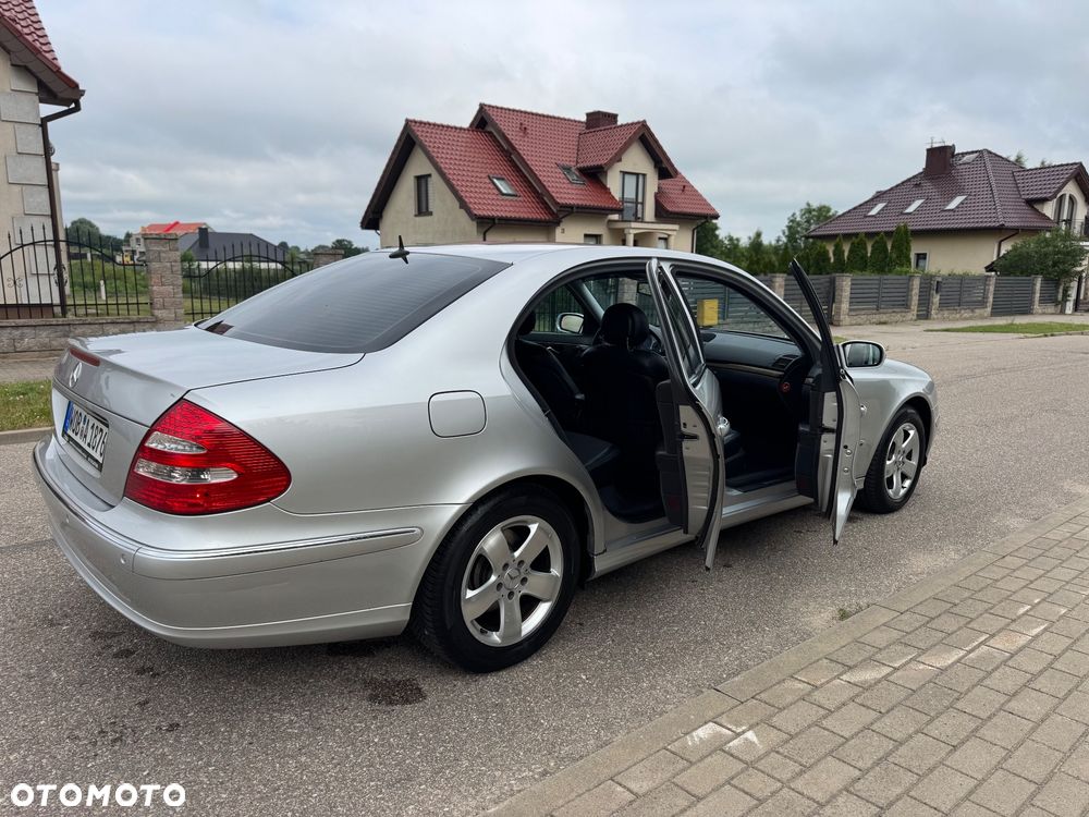 Mercedes-Benz Klasa E 200 Kompressor Automatik Avantgarde Sport Edition - 37