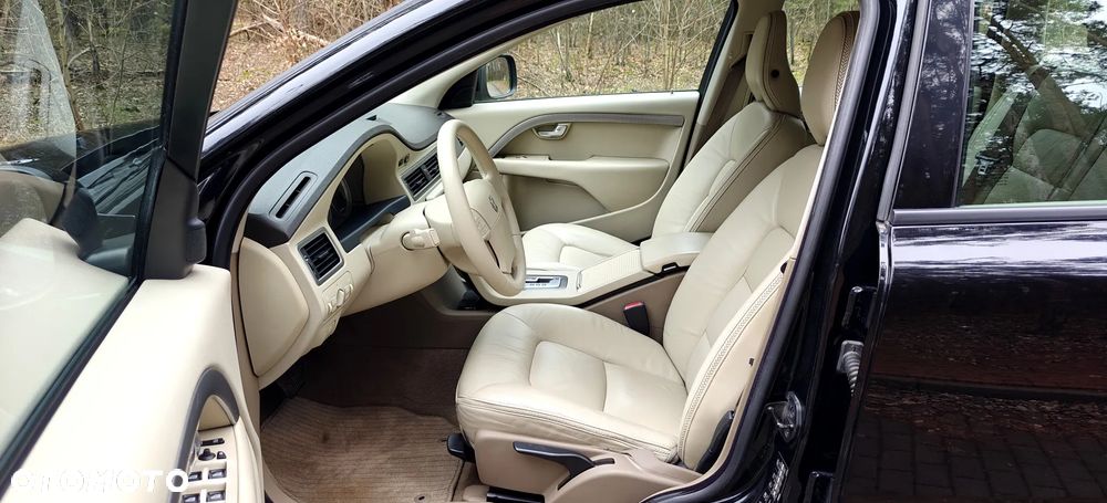 Volvo XC 70 D5 AWD Momentum - 9
