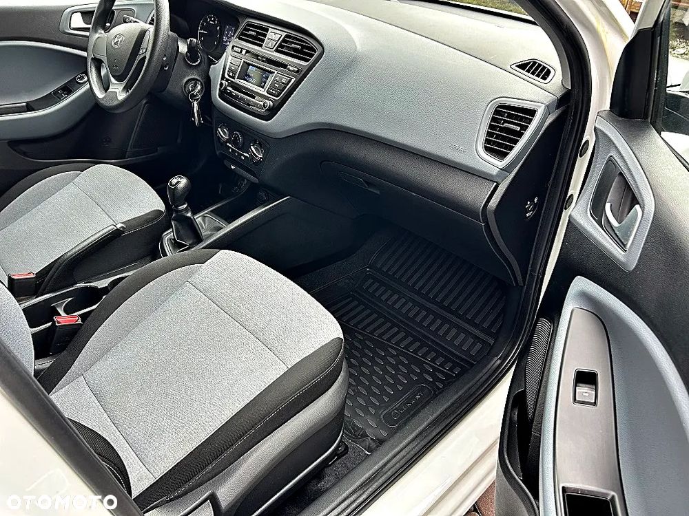 Hyundai i20 blue 1.2 YES Gold - 8