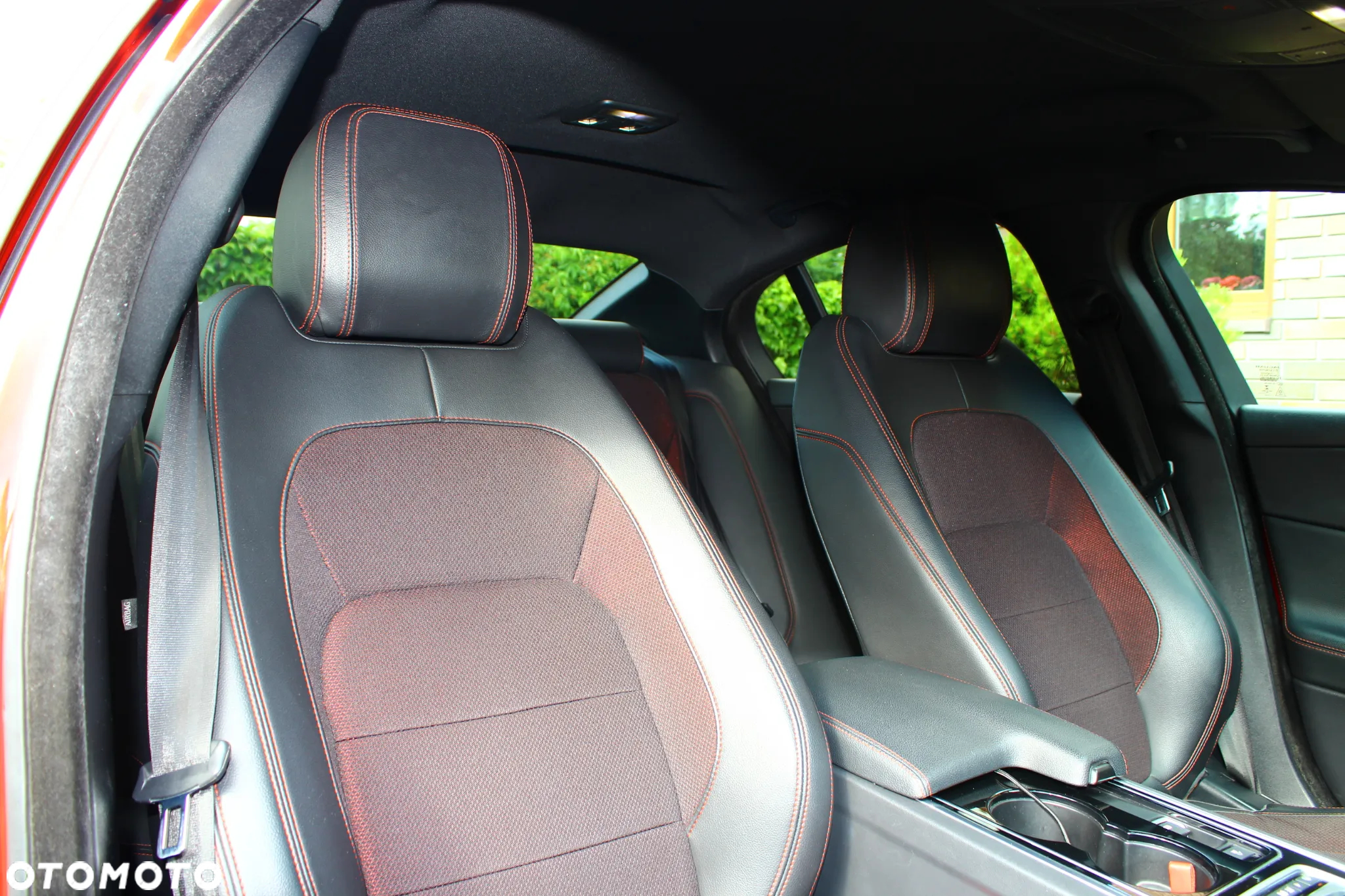 Jaguar XE 2.0 D R-Sport - 10