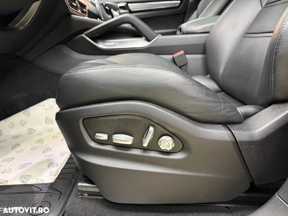Porsche Cayenne Turbo S E-Hybrid Tiptronic S - 27