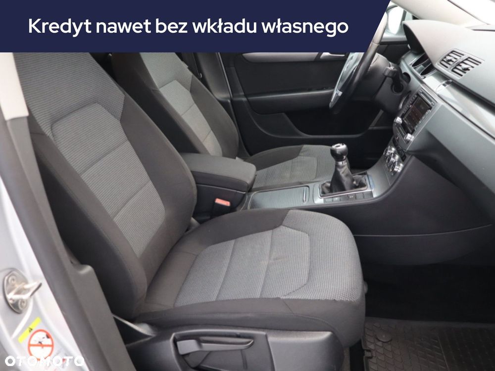 Volkswagen Passat - 11