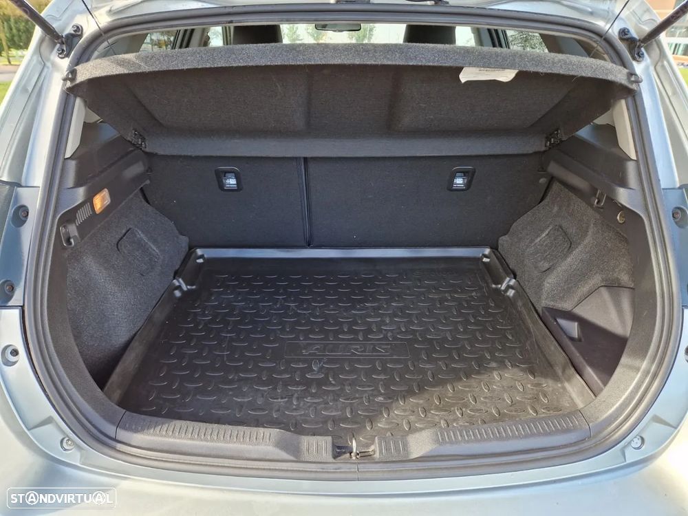 Toyota Auris 1.8 HSD Comfort +P.Sport+Navi - 9