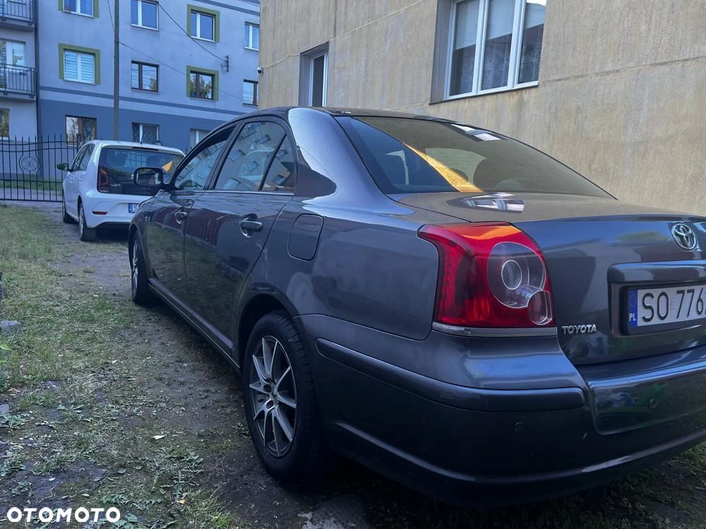 Toyota Avensis - 5